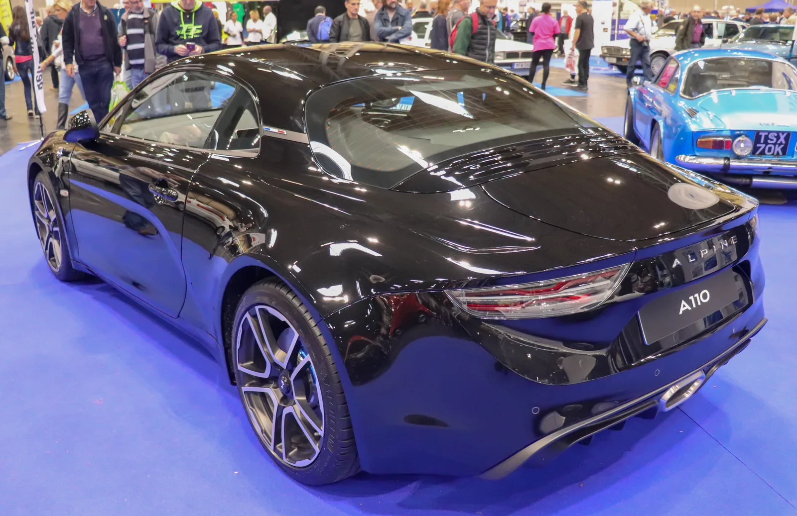 Alpine A110 2026 noire trois quarts arrière berlinette badge A110