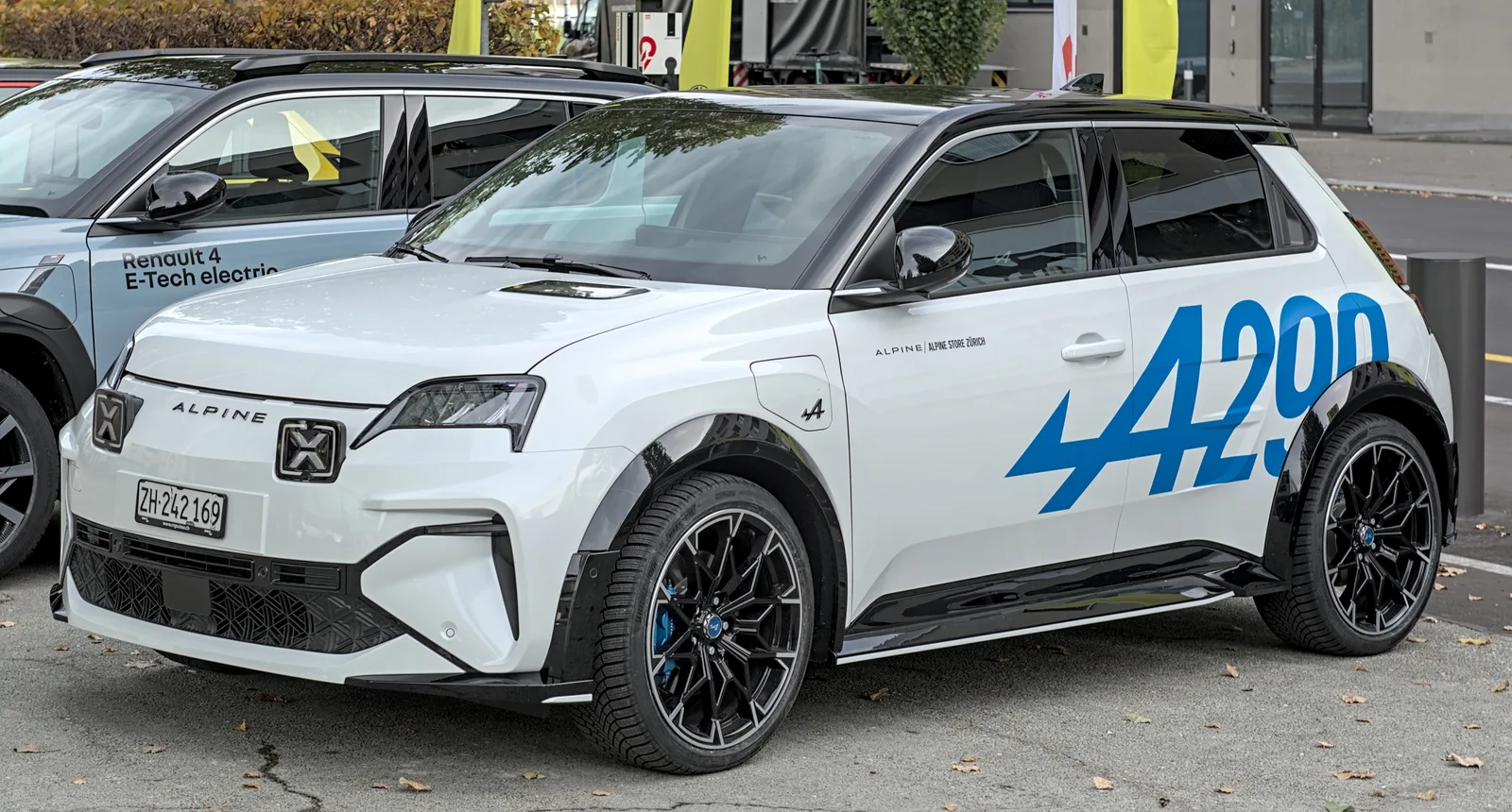 Alpine A290 2026 blanche profil citadine électrique sportive avec logo A290