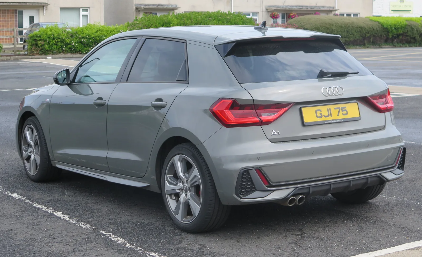 Audi A1 Sportback 2026 grise S line trois quarts arrière citadine sportive