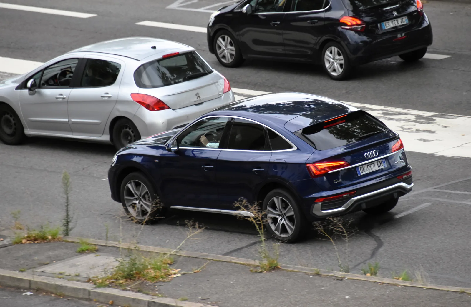 Audi Q5 Sportback 50 TFSI e hybride rechargeable 2024 profil bleu métallisé SUV premium PHEV