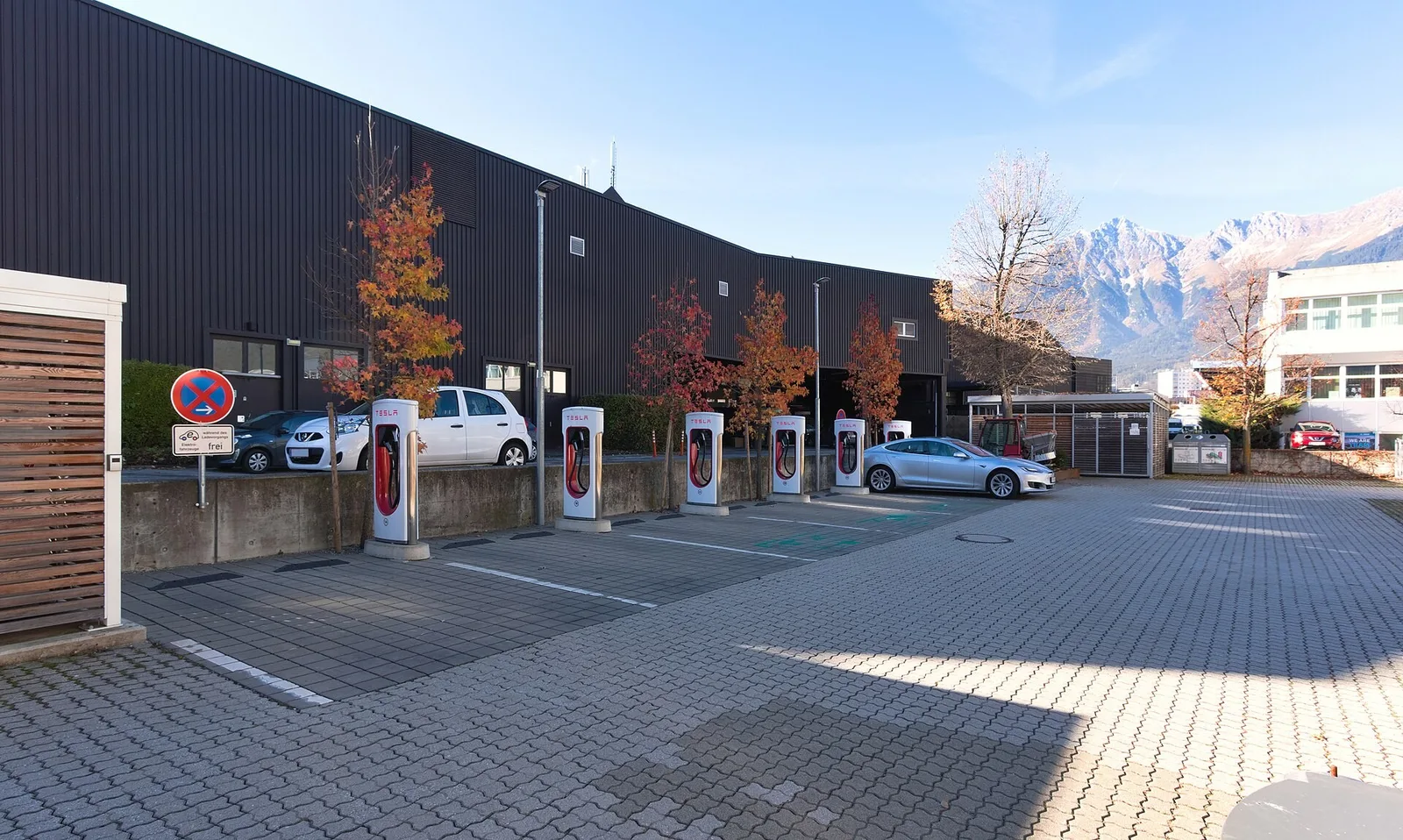 Partir au ski en voiture électrique : autonomie et recharge 2026