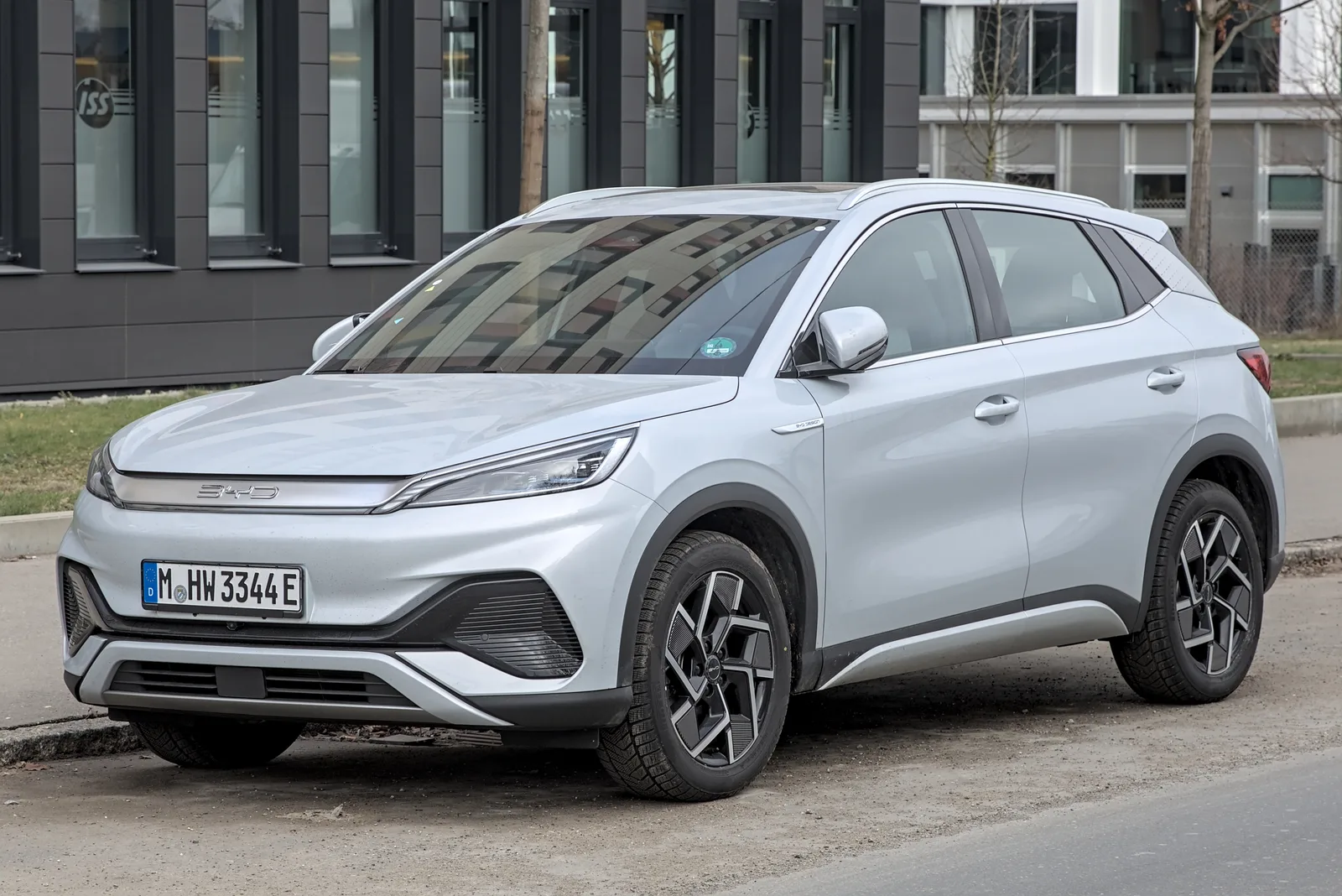 BYD Atto 3 2026 profil latéral ligne de caisse carrosserie argent