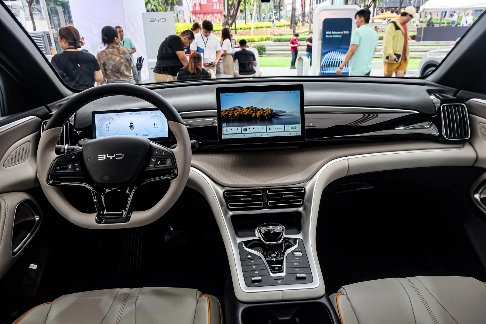 BYD Sealion 5 DM-i 2026 tableau de bord intérieur écran tactile SUV hybride