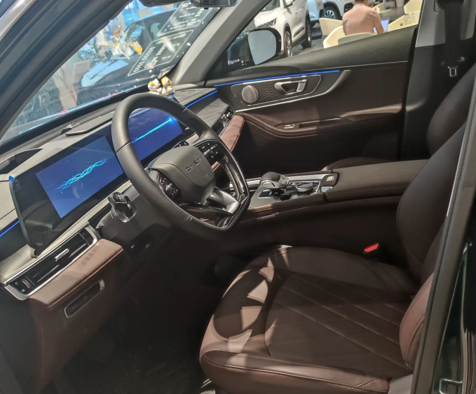 Chery Tiggo 8 Pro 2026 illustration intérieur habitacle écrans tableau de bord
