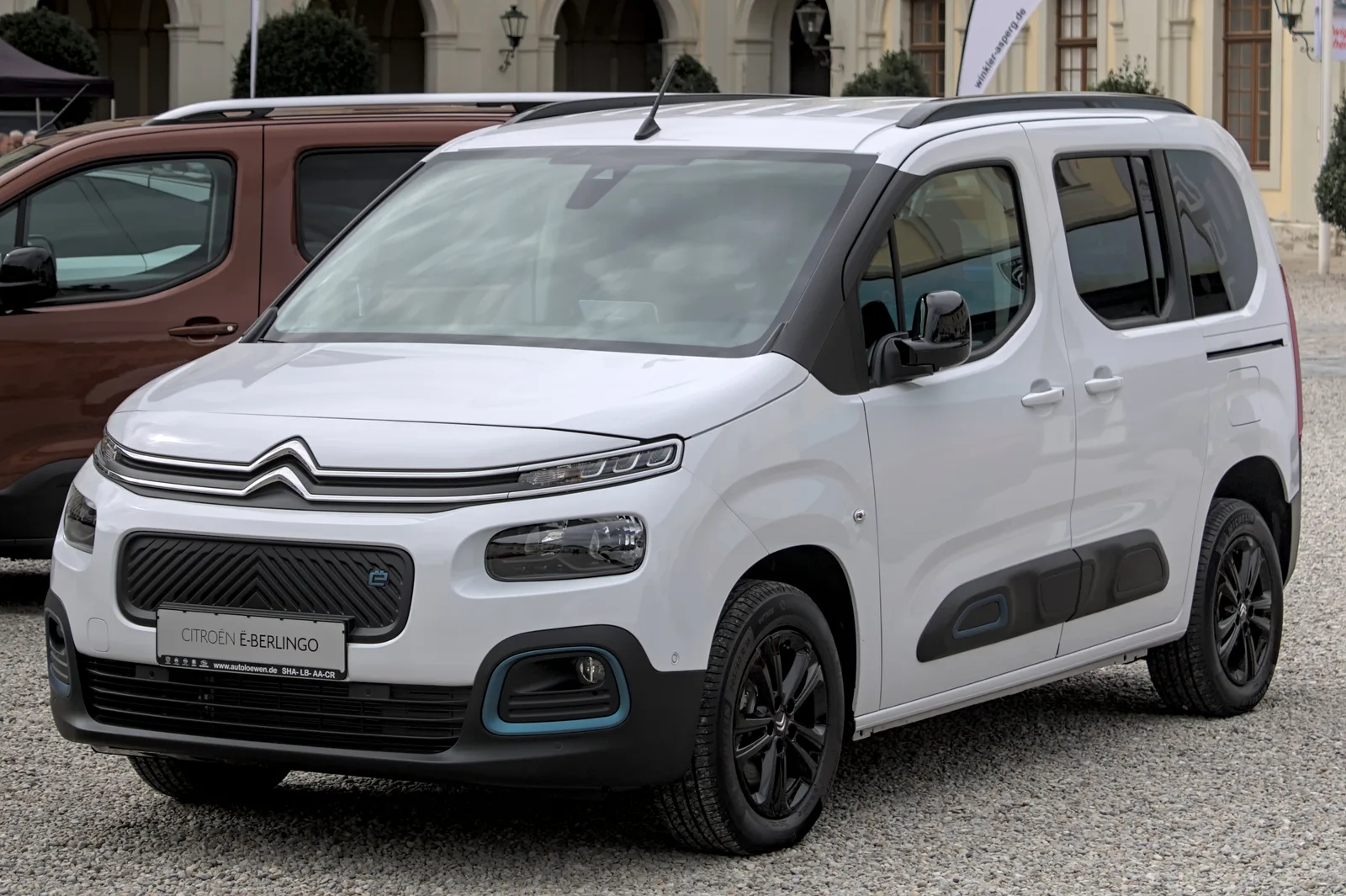 Citroën Berlingo 2026 salon automobile exposition version électrique bleu