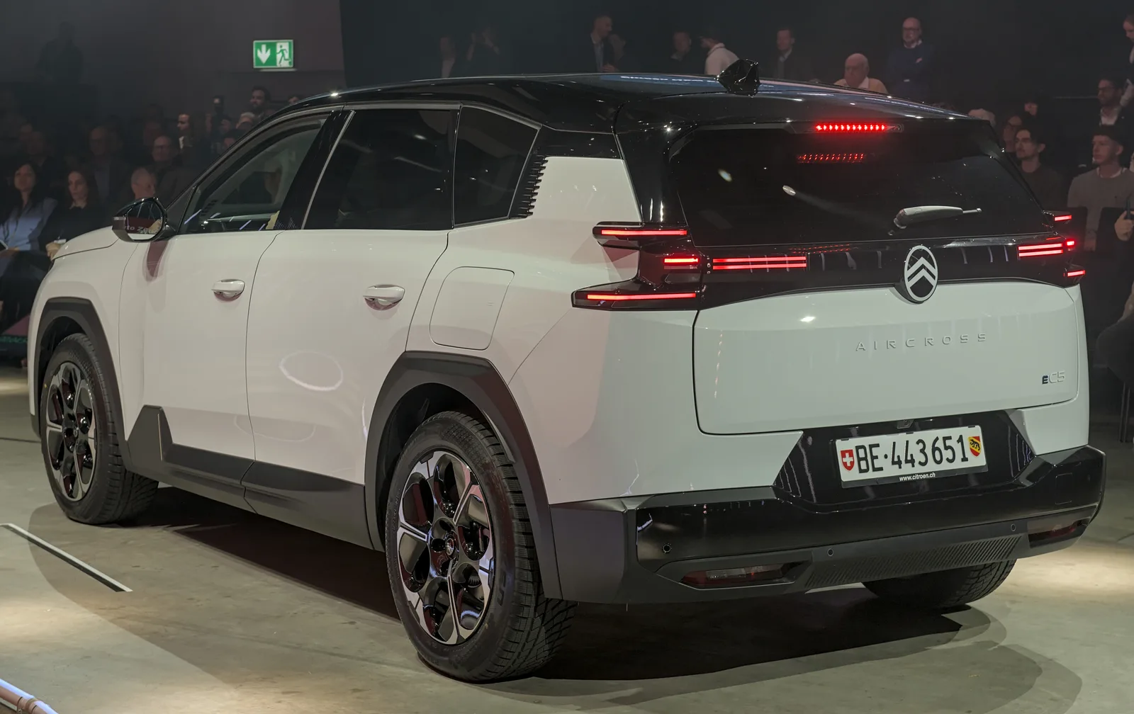 Citroën ë-C5 Aircross 2025 arrière trois quarts blanc SUV électrique restylé Auto Zürich