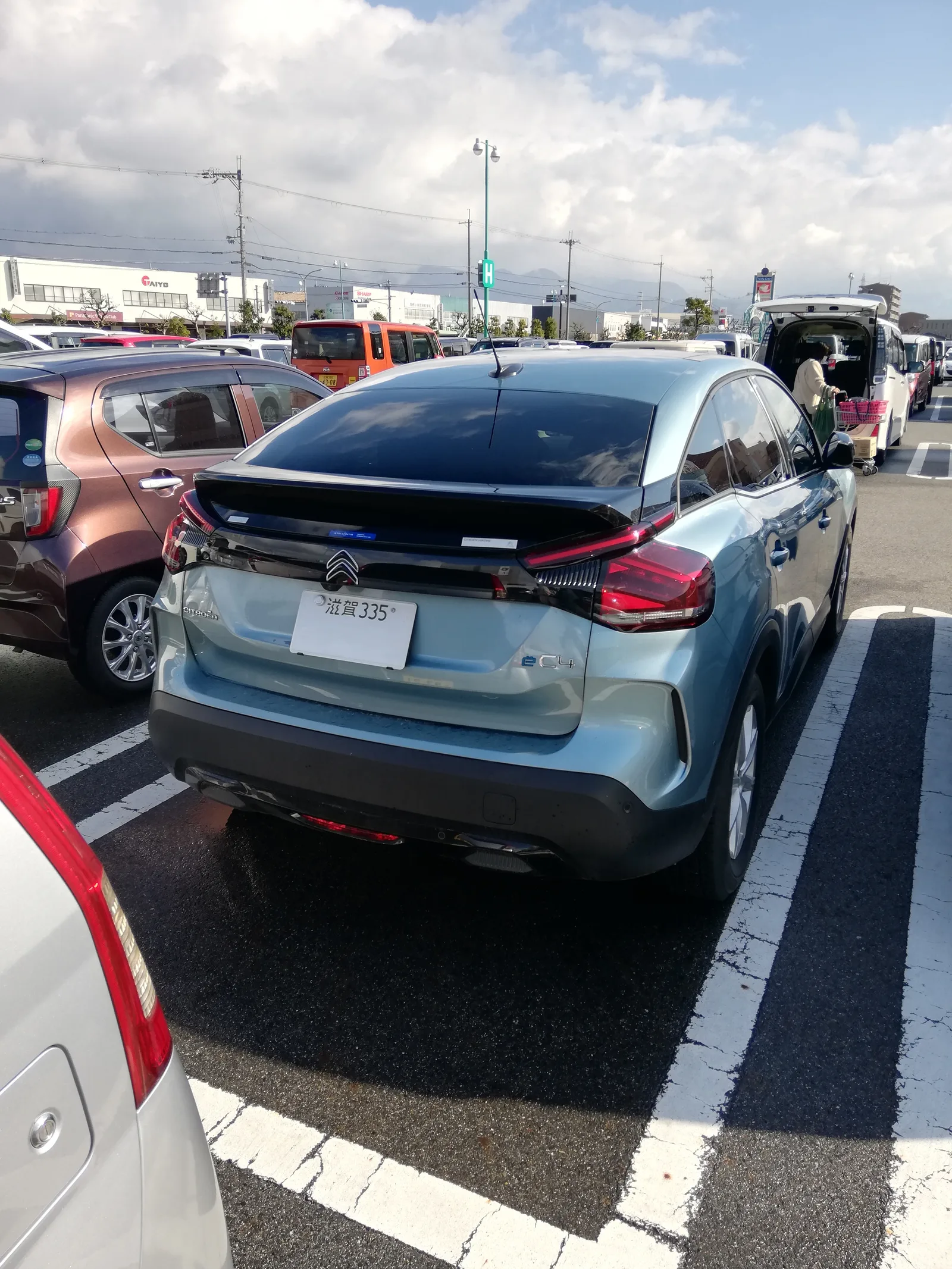 Citroën ë-C4 électrique 2026 — version électrique de la C4 en stationnement