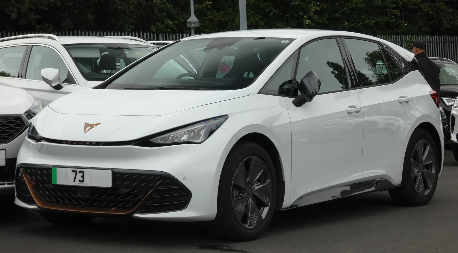 Cupra Born 2026 blanc face avant compacte électrique urbaine