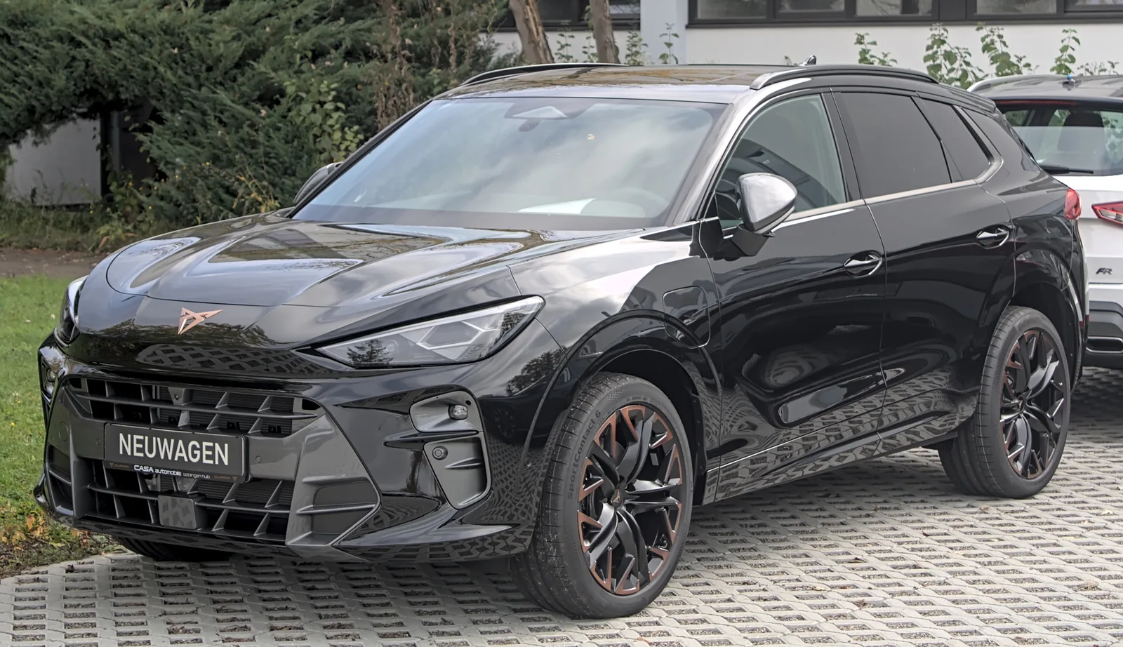 Cupra Terramar VZ e-HYBRID 2026 noir vue trois quarts avant version rechargeable