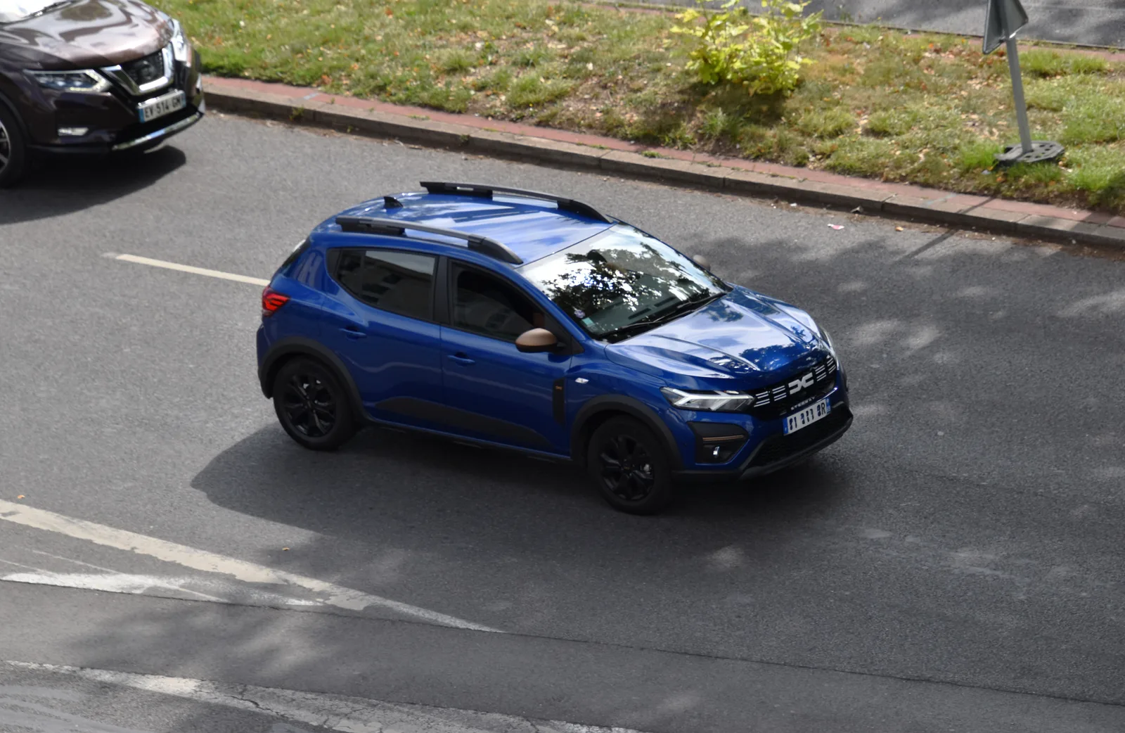 Dacia Sandero Stepway TCe 100 2024 en roulage — bleu