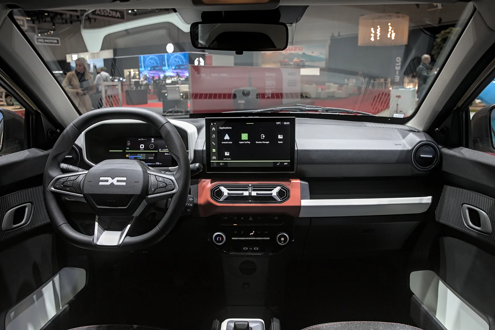 Dacia Spring 2024 Genève GIMS trois quarts avant design facelift restylage voiture électrique