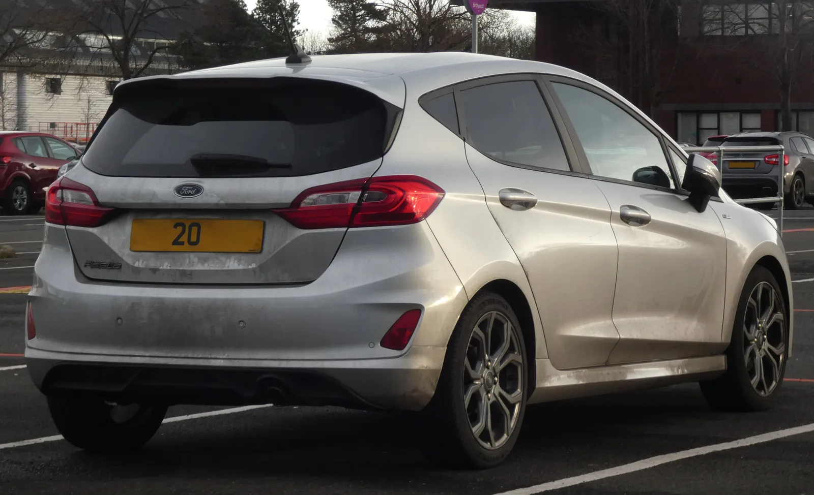 Ford Fiesta occasion 2026 vue arrière trois quarts citadine ST-Line jantes alliage