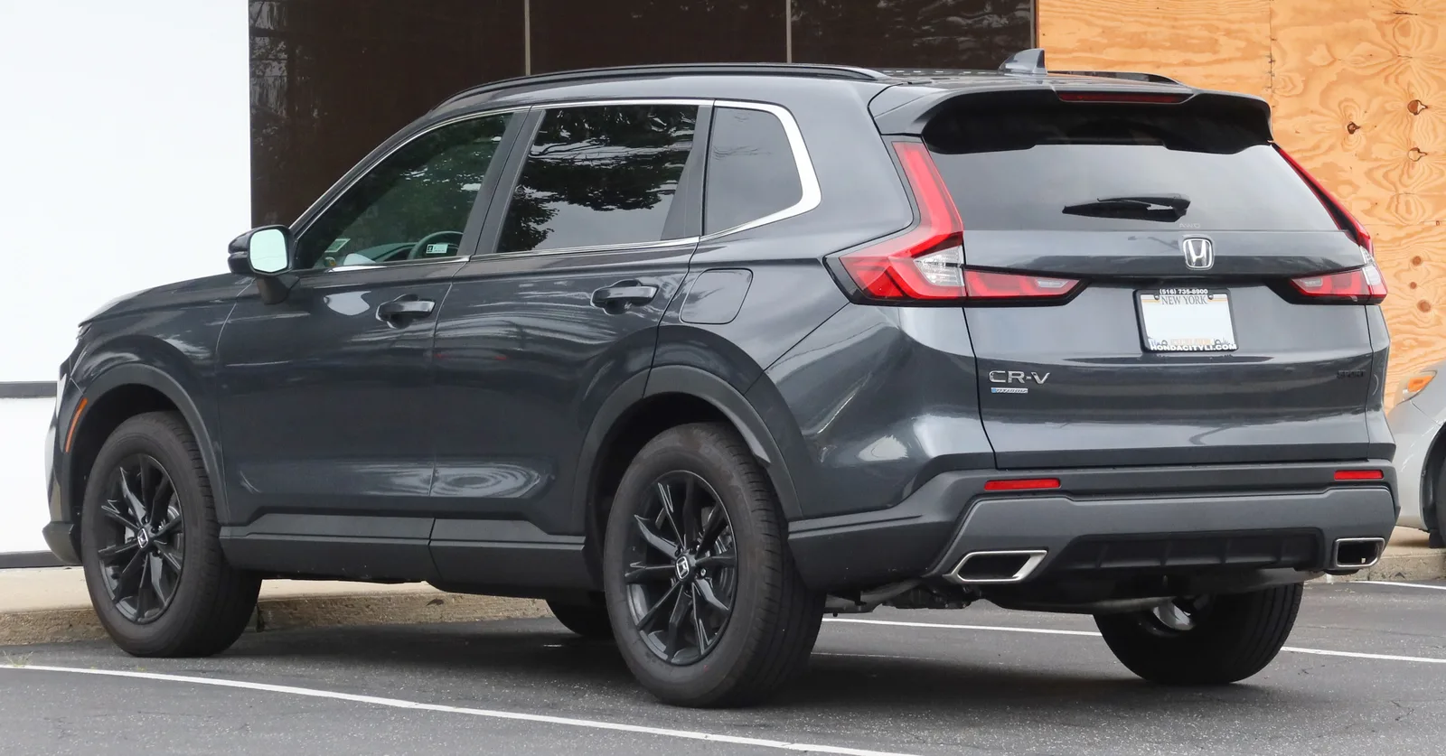 Honda CR-V 2026 gris vue trois quarts arrière feux LED SUV hybride