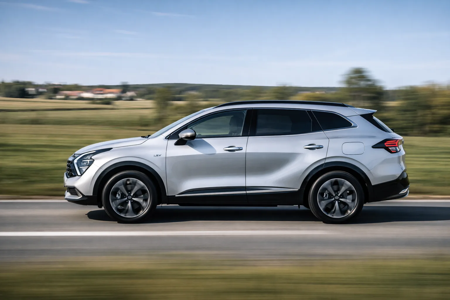 Kia Sportage 2026 hybride en mouvement sur route française