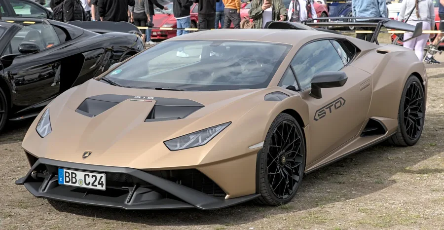 Lamborghini Huracán STO occasion 2026 vue 3/4 avant finition mate exemplaire d'exposition