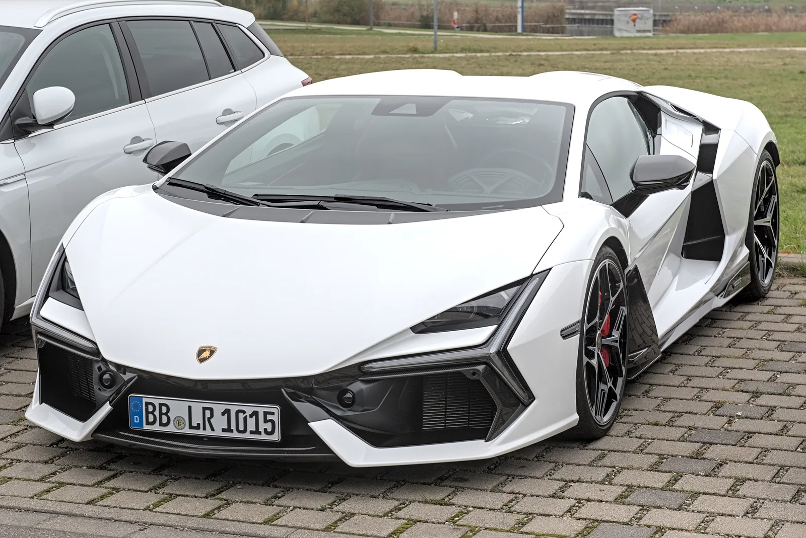 Lamborghini Revuelto 2026 : prix, fiche technique et avis