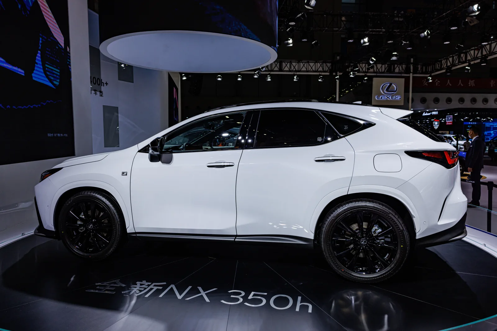 Lexus NX 350h F Sport 2026 — vue de profil AWD