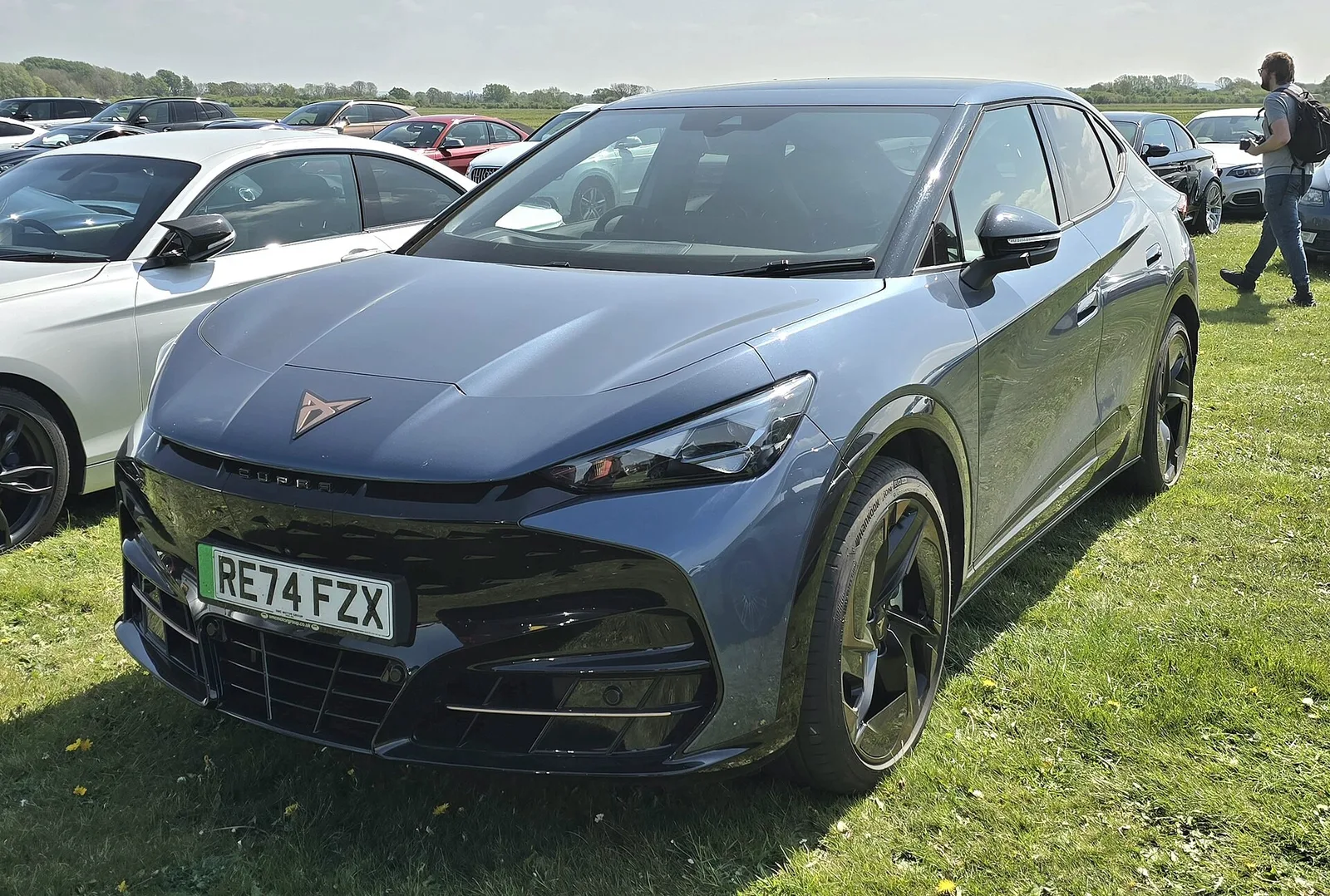 Cupra Tavascan SUV électrique gris vu de trois quarts avant, proposé en LLD à 399 euros par mois en octobre 2026