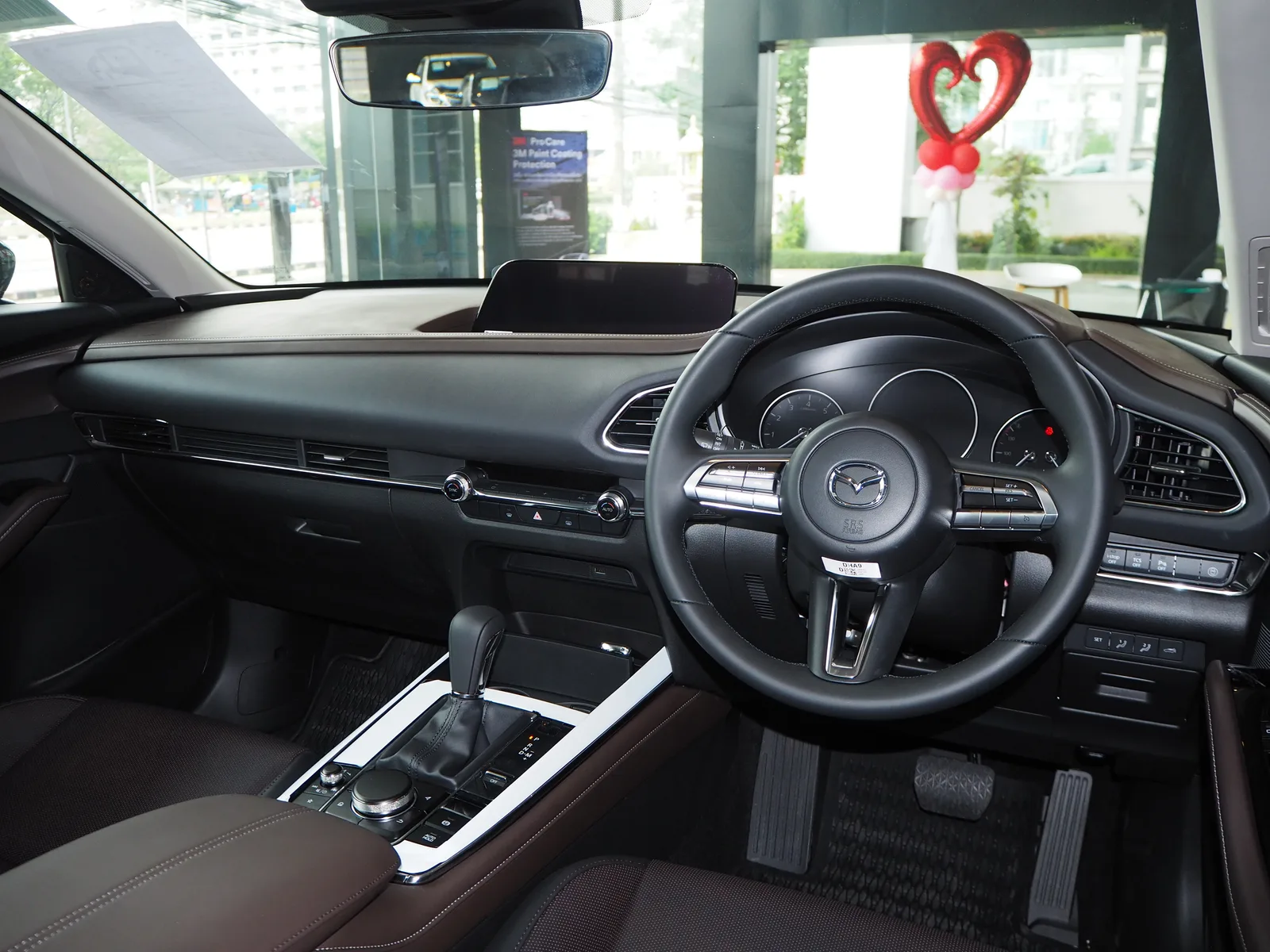 Mazda CX-30 2026 intérieur tableau de bord volant habitacle