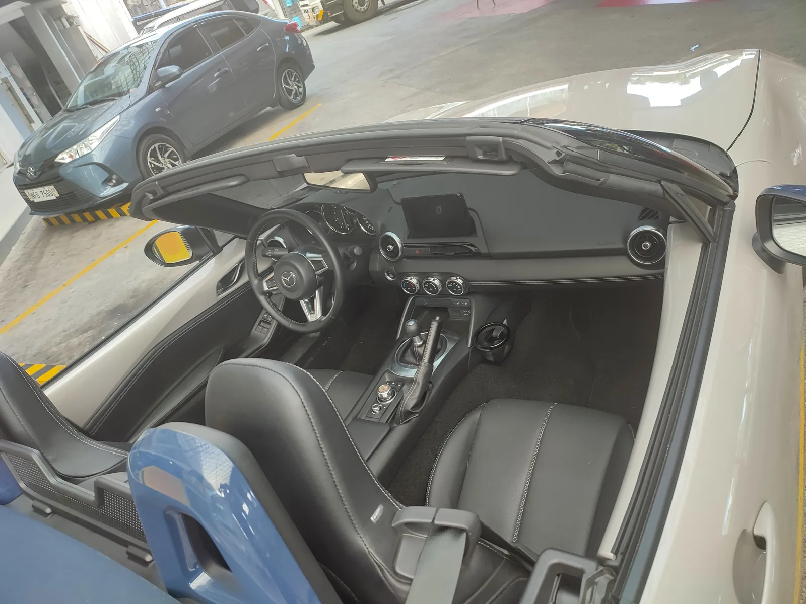 Mazda MX-5 2026 intérieur habitacle volant tableau de bord conducteur