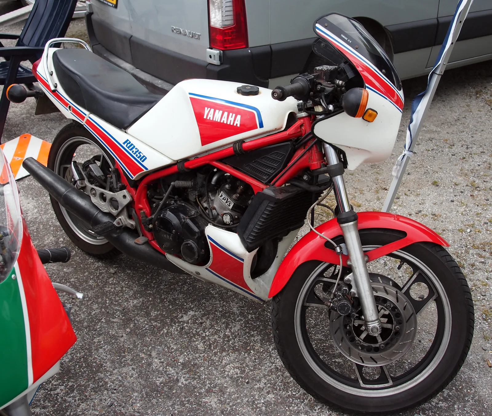 Yamaha RD350 moto 2 temps — exemple de moteur 2 temps haute performance qui utilise un mélange huile essence spécifique