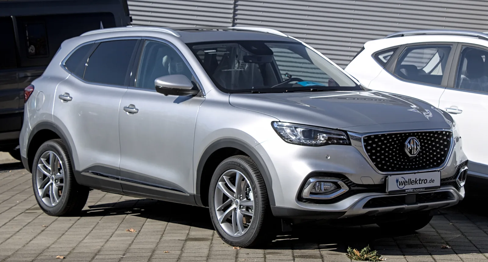 MG eHS 2026 gris vue latérale trois quarts avant SUV compact