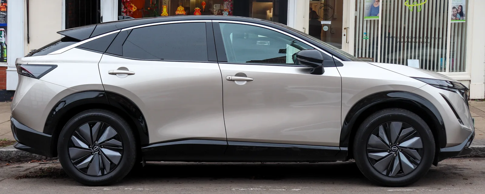Nissan Ariya 2026 — profil latéral