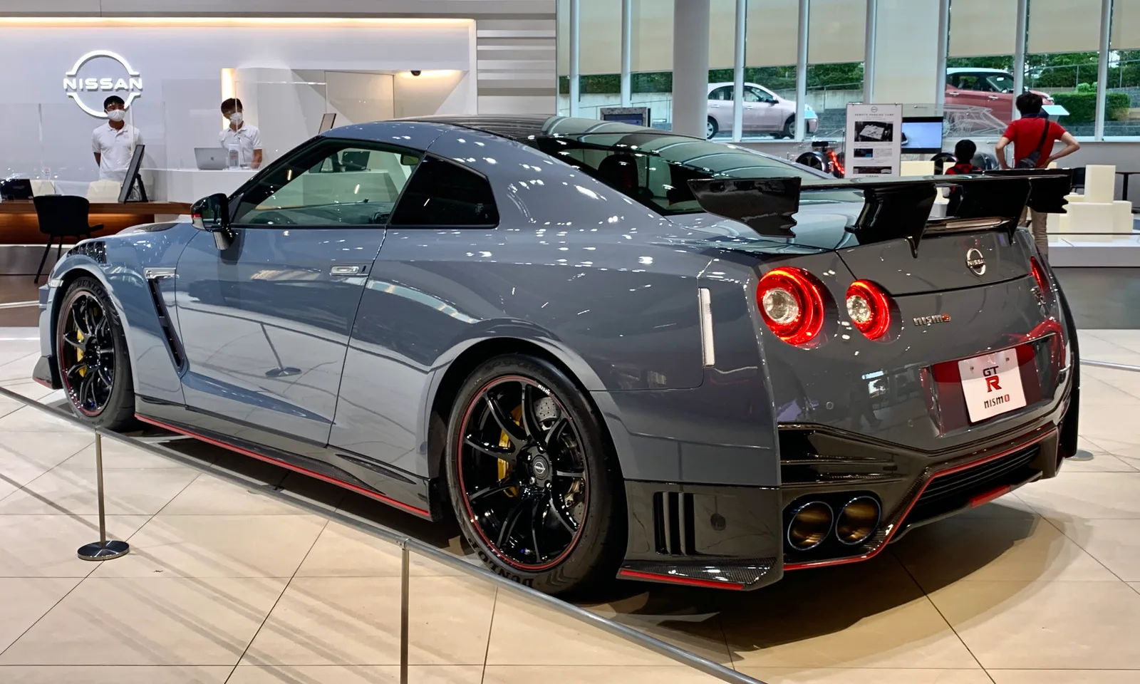 Nissan GT-R Nismo occasion 2026 vue arrière carrosserie carbone gris aileron aérodynamique