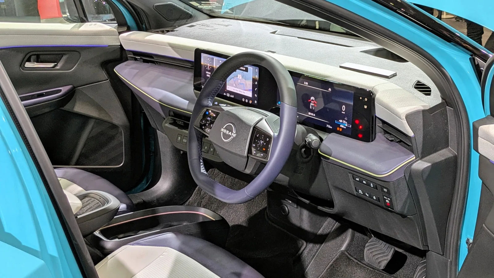 Nissan Leaf 2026 tableau de bord double écran intérieur habitacle électrique