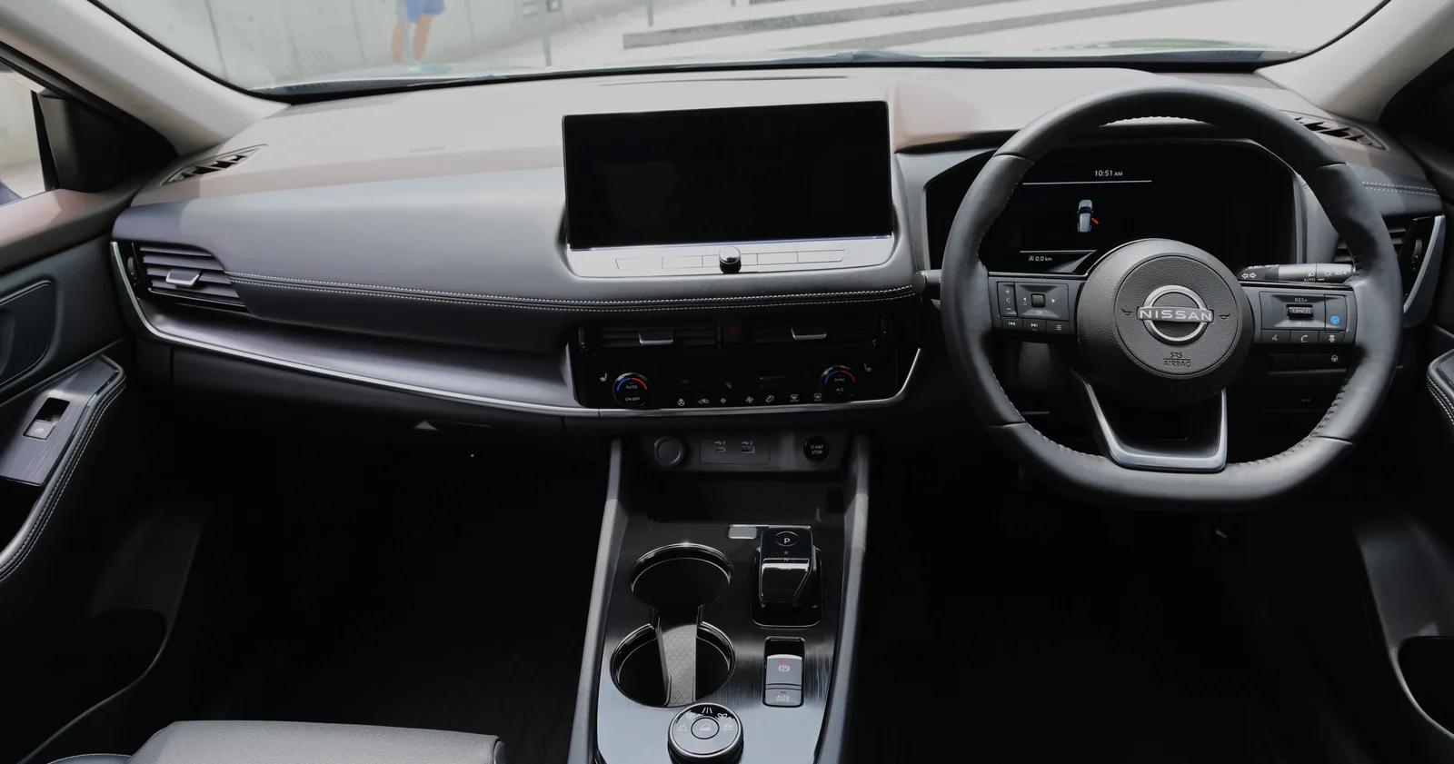Nissan X-Trail 2026 tableau de bord et écran central intérieur SUV hybride