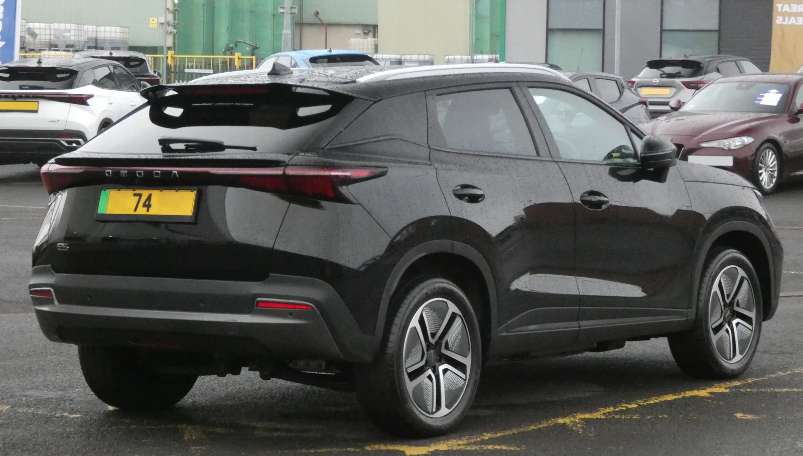 Omoda 5 2026 vue arrière profil SUV compact finition Premium