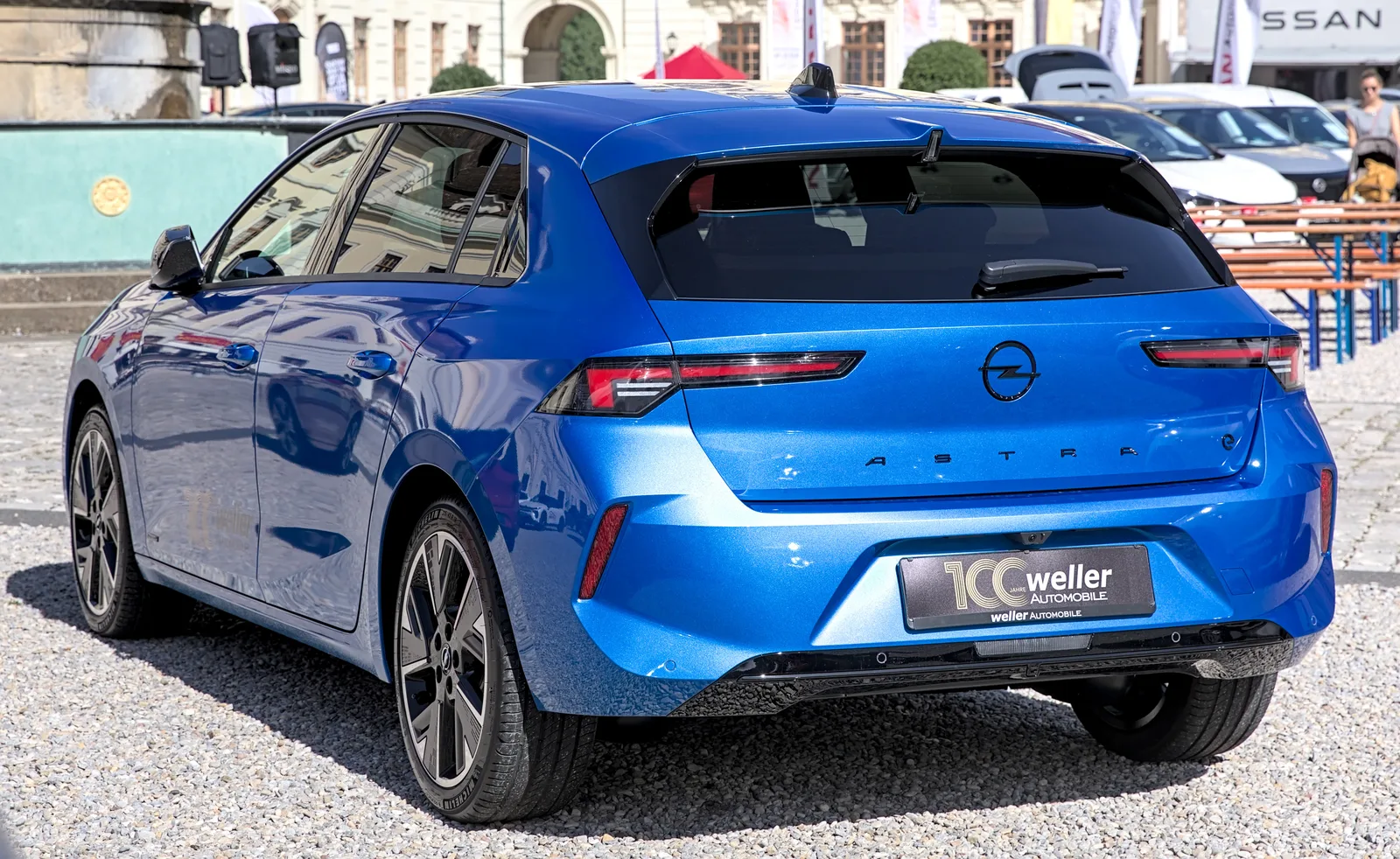 Opel Astra L Electric vue 3/4 avant extérieur bleue Automesse Ludwigsburg 2023