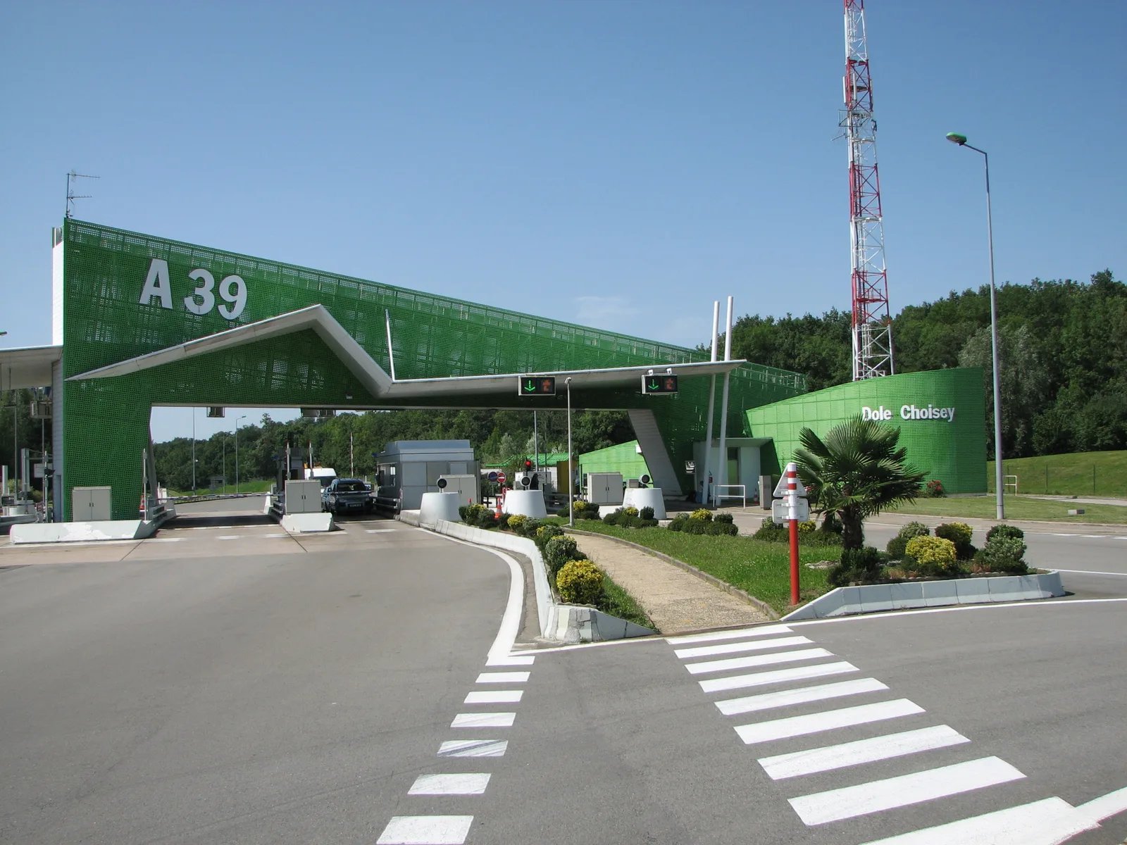 Péage de l'autoroute A39 à Dole-Choisey — voie de péage avec barrière automatique
