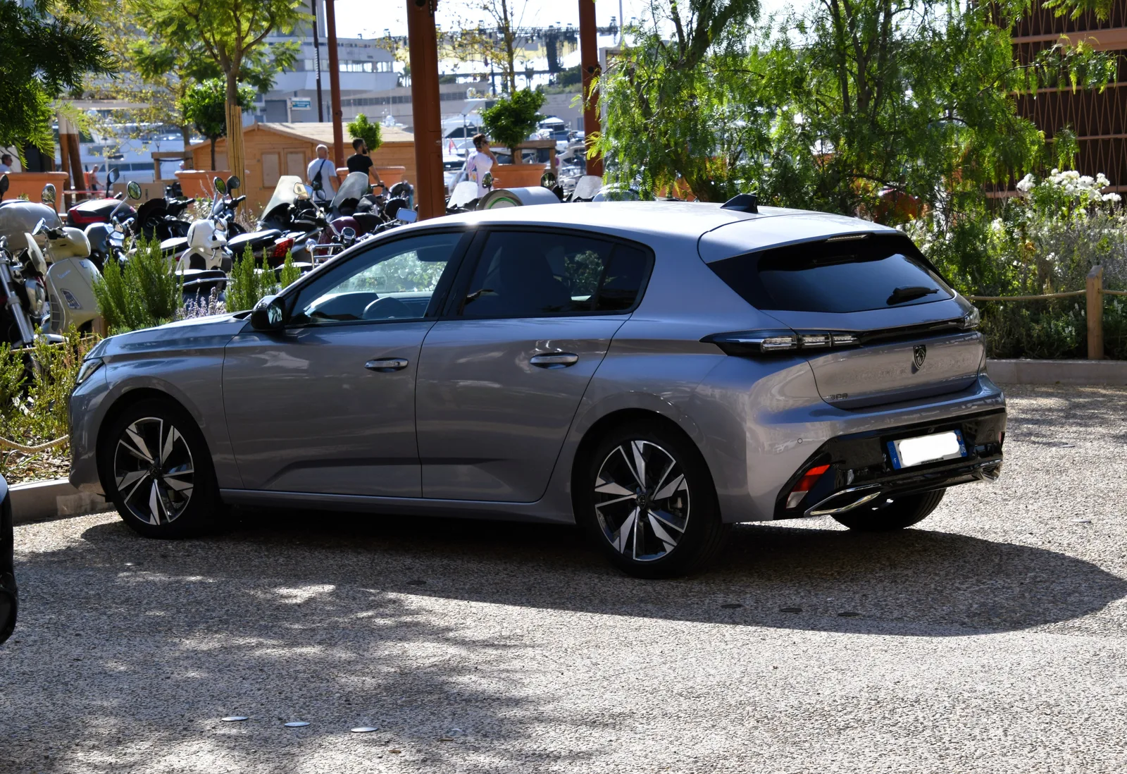 Peugeot 308 2026 vue trois quarts arrière grise extérieur