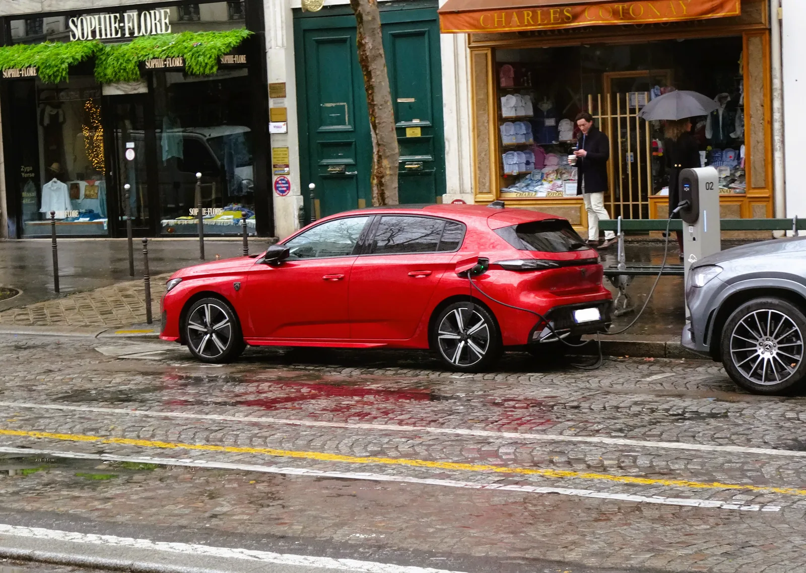 Peugeot 308 III PHEV 225 2023 — vue extérieure