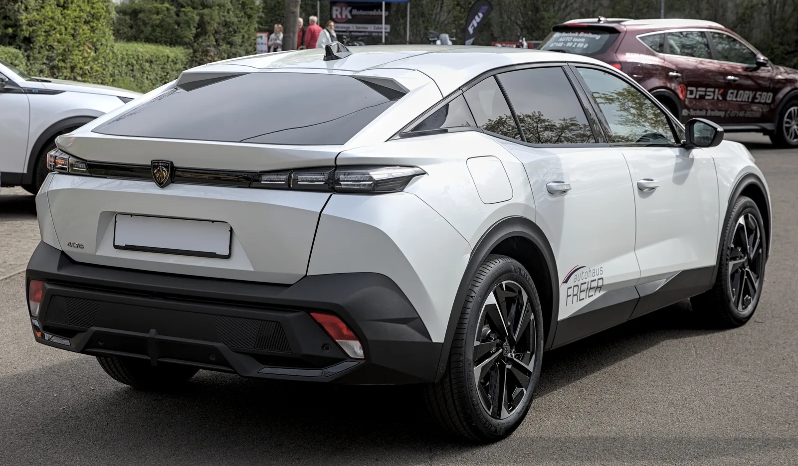 Peugeot 408 crossover profil 3/4 arrière design fastback salon automobile Allemagne