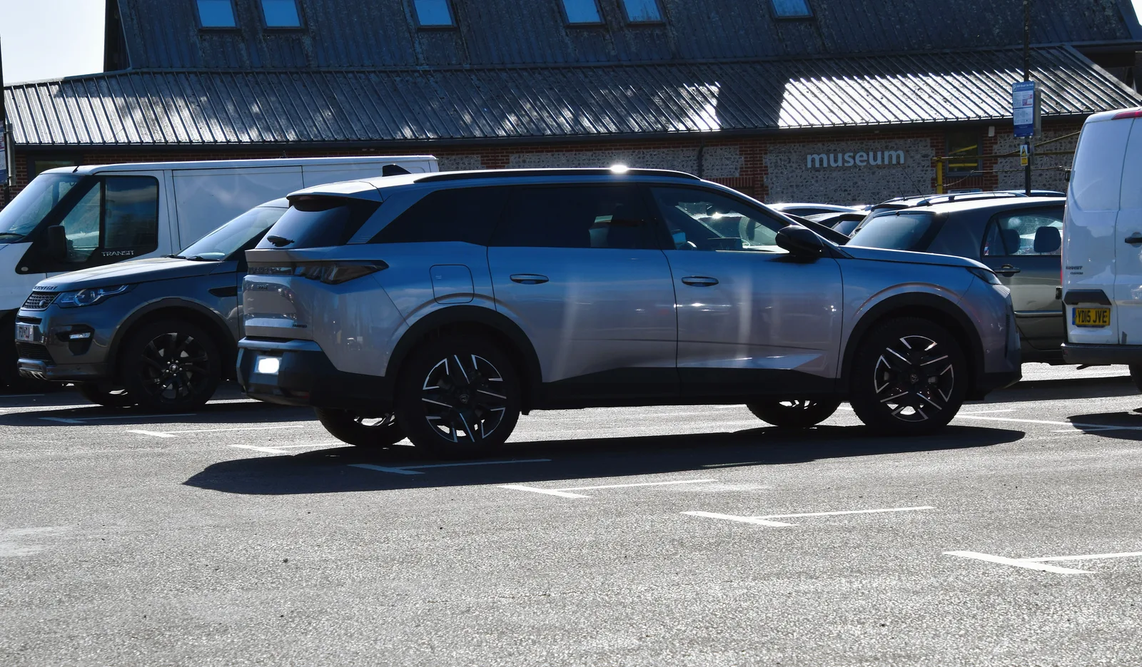 Peugeot 5008 hybride 2026 — gabarit SUV 7 places de Peugeot