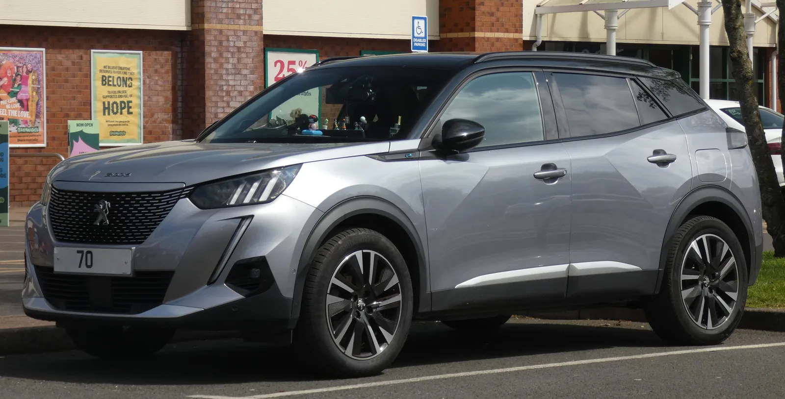 Peugeot e-2008 2026 : prix, autonomie et avis du SUV électrique