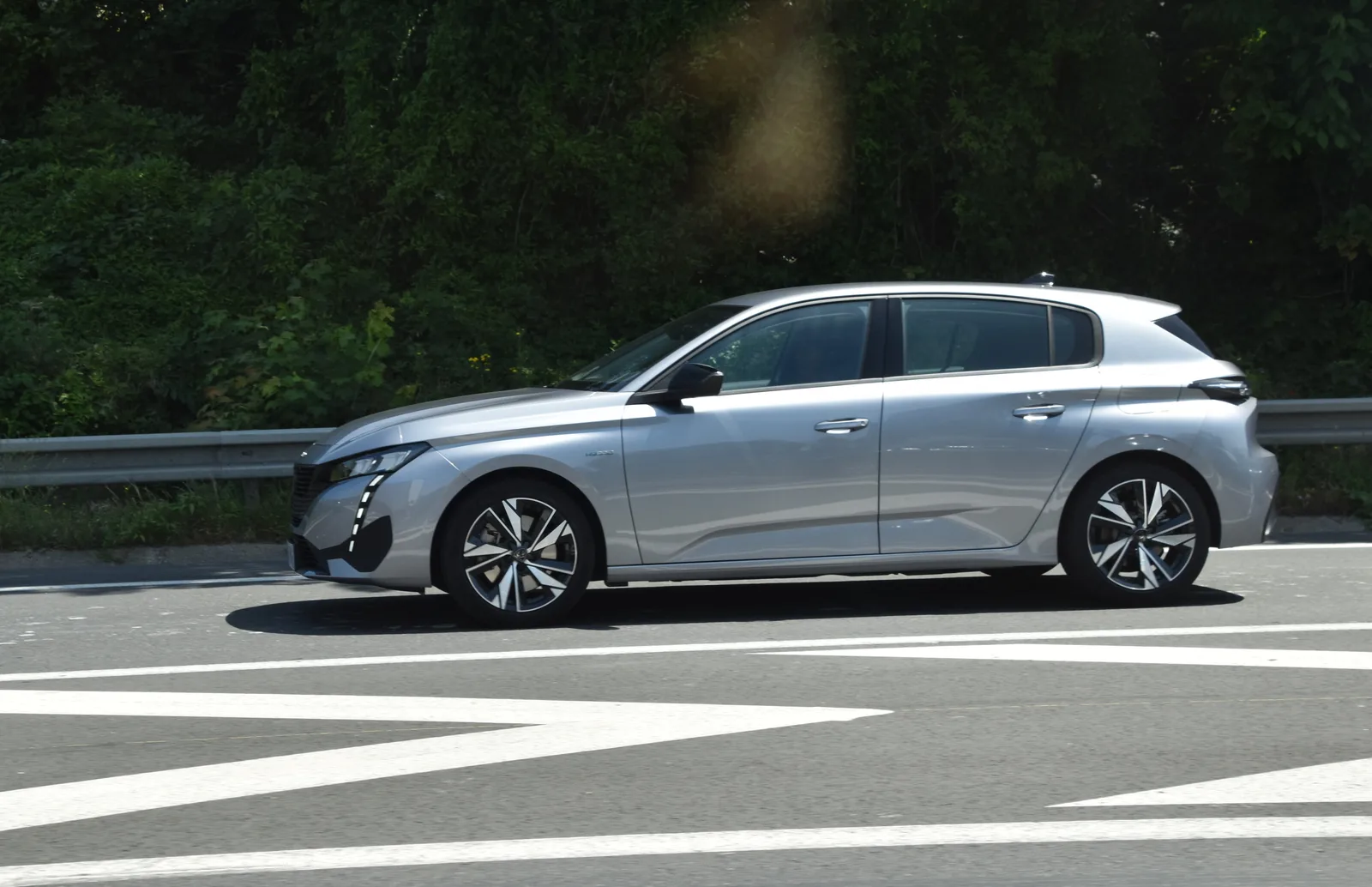 Peugeot 308 III PHEV 180 2022 — vue extérieure
