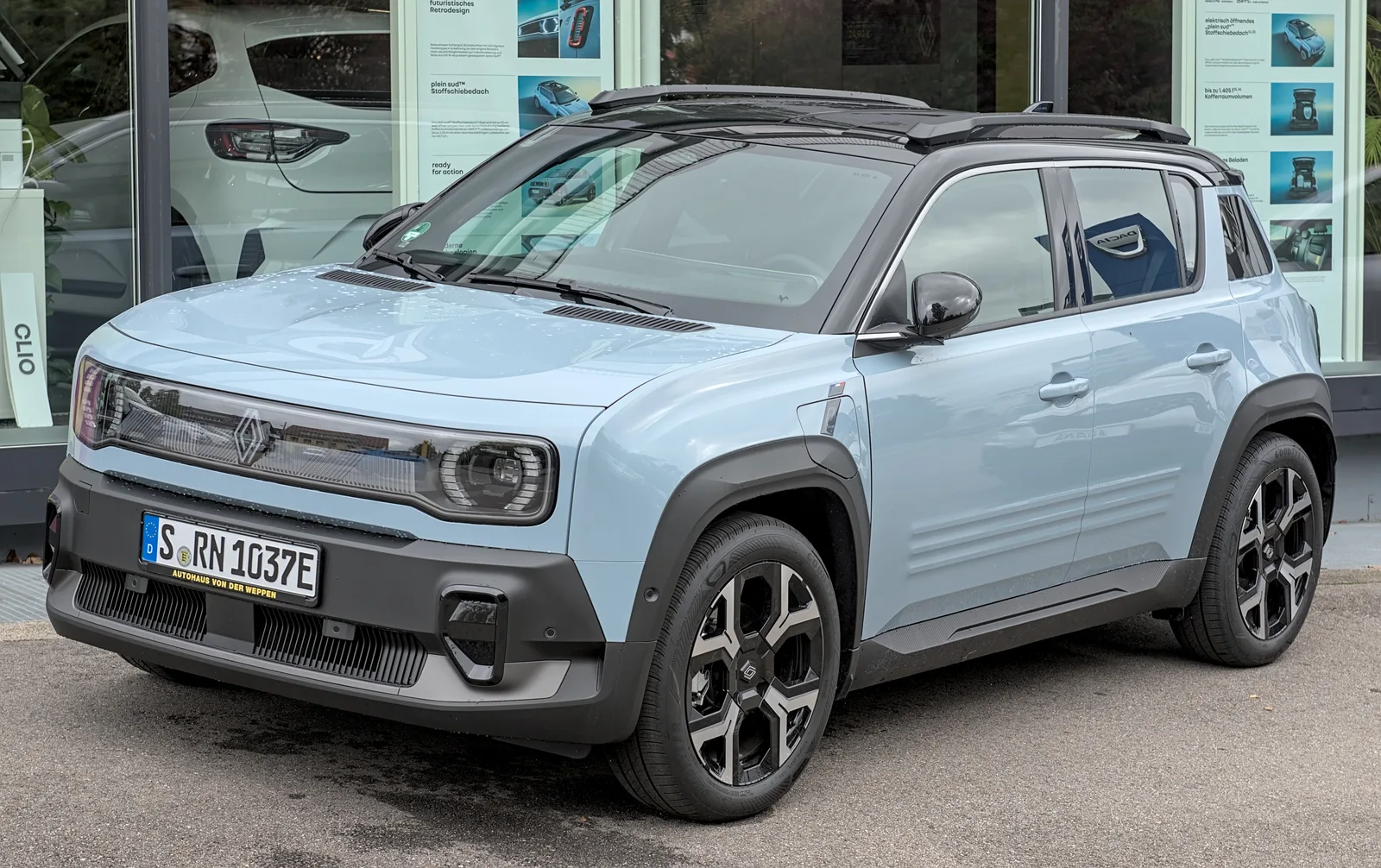 Renault 4 E-Tech Electric 2026 vue latérale extérieur gris SUV électrique design rétro