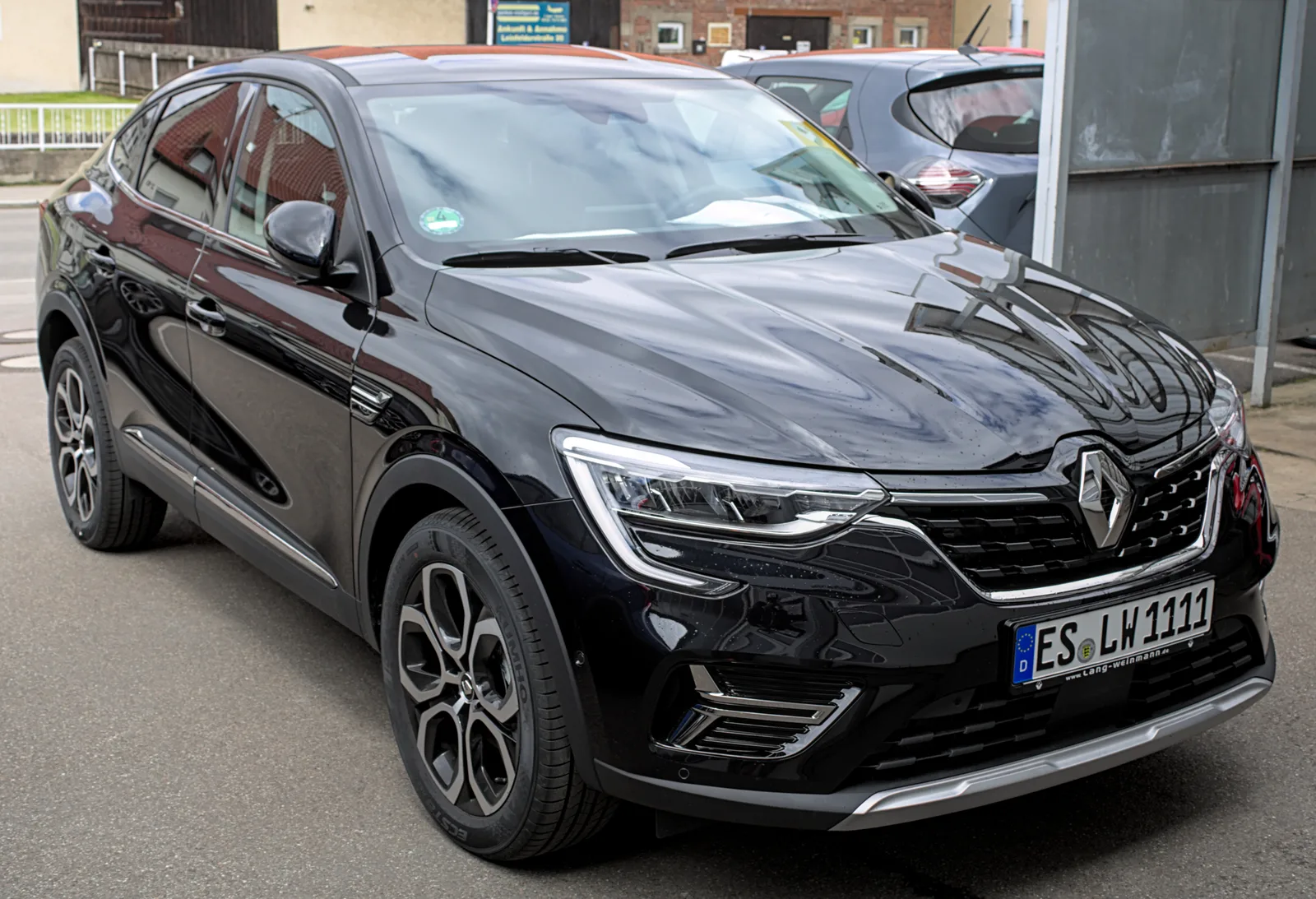 Renault Arkana 2026 vue avant — calandre et feux LED distinctifs