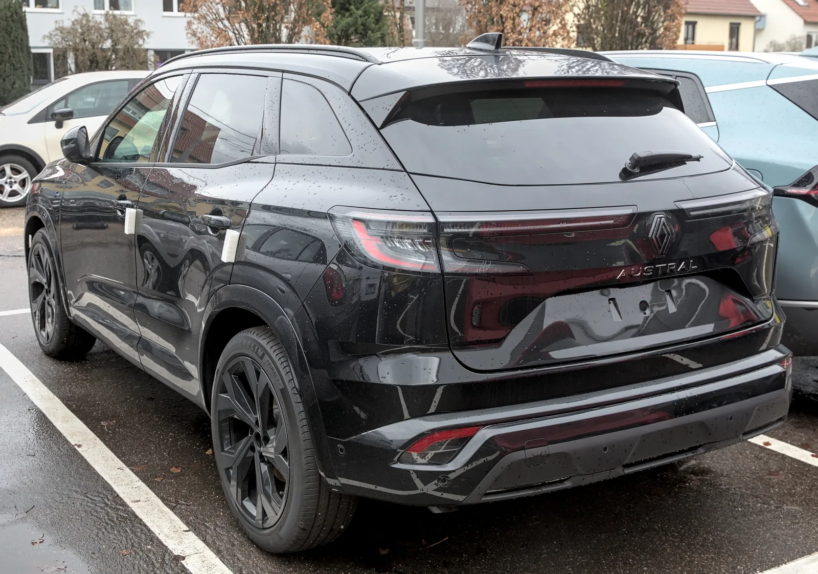 Renault Austral 2026 profil latéral — design profilé SUV compact Renault E-Tech