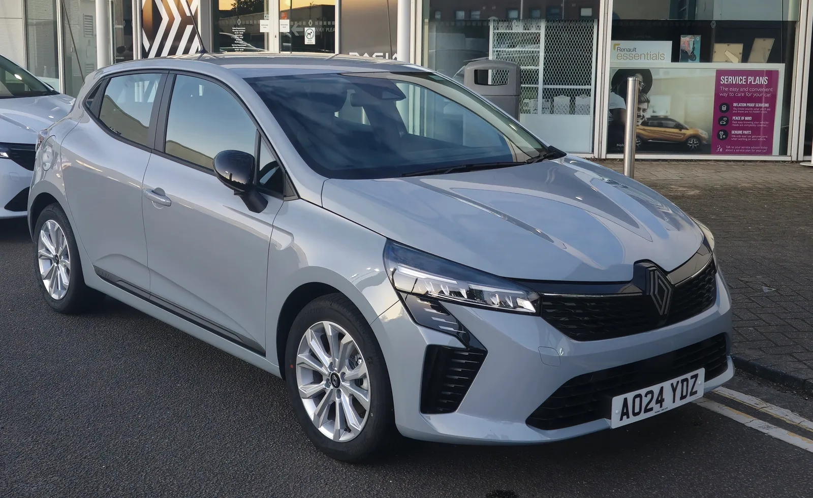 Renault Clio 2026 E-Tech hybride voiture moins chère assurer jeune conducteur