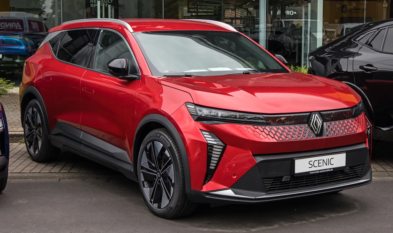 Renault Scénic E-Tech Electric 220 Long Range vu de profil gris extérieur route