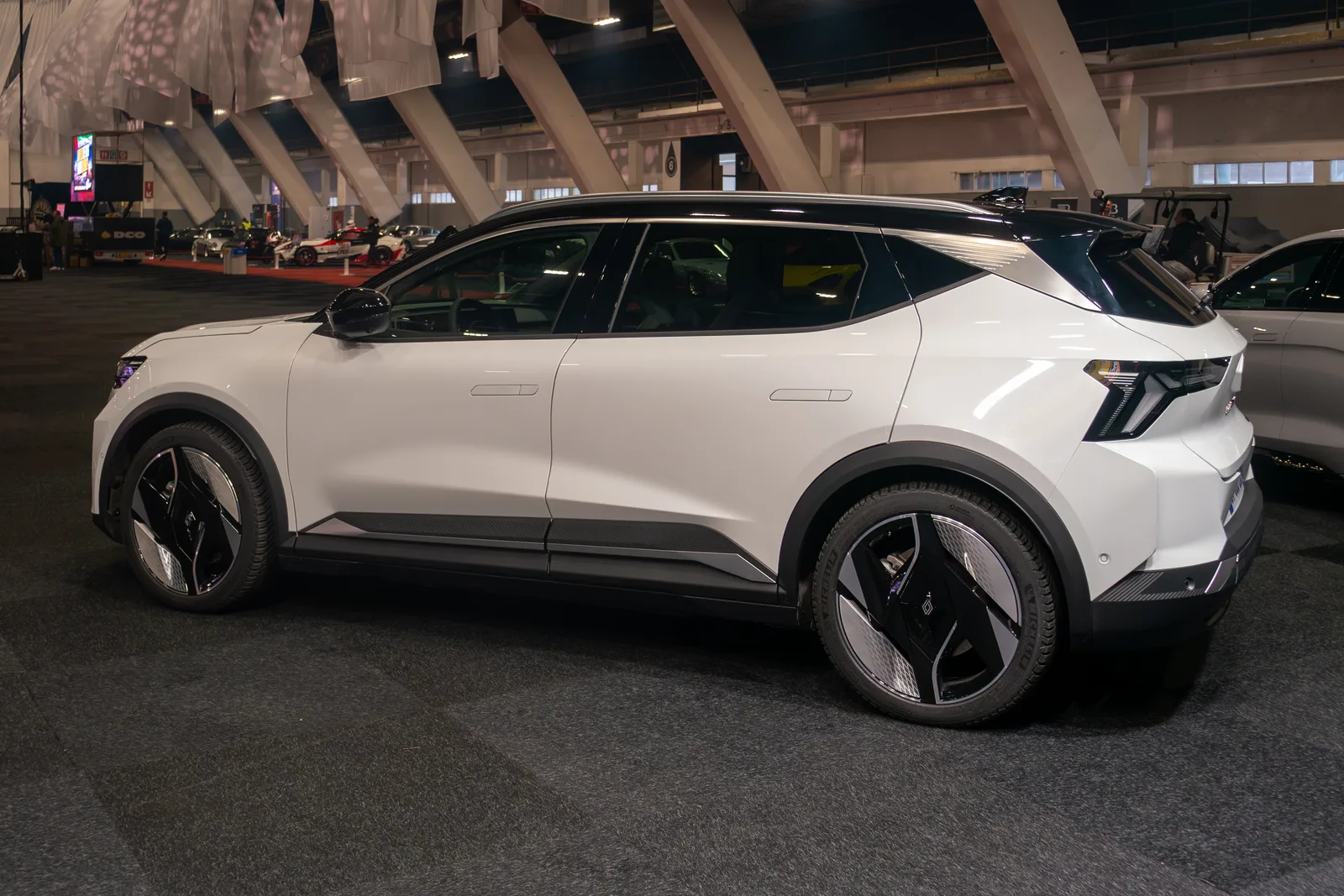 Renault Scénic E-Tech au Salon de Bruxelles 2024 vue avant trois quarts extérieur