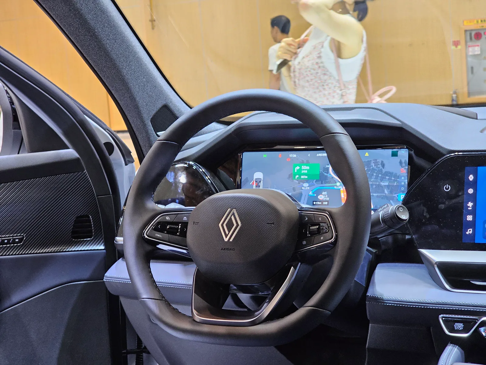 Renault Grand Koleos intérieur volant tableau de bord écran tactile habitacle