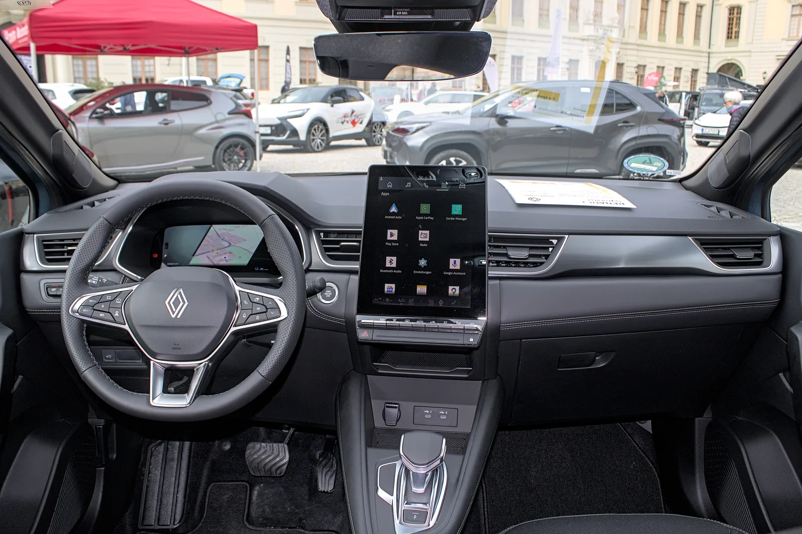 Renault Symbioz 2026 habitacle tableau de bord écran tactile OpenR Link volant