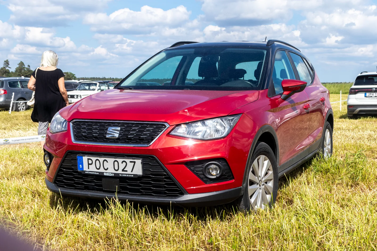 Seat Arona 2026 face avant rouge — comparatif concurrents SUV urbain