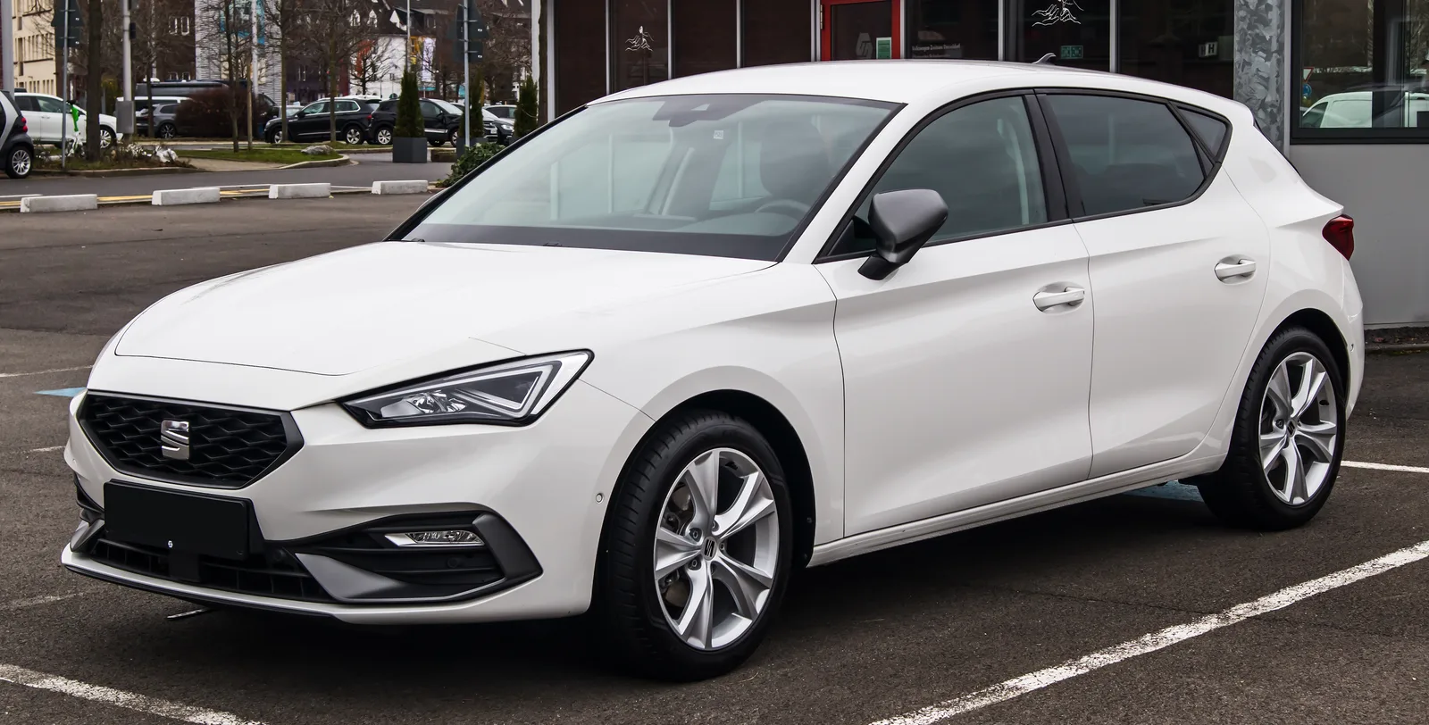Seat Leon FR Mark IV génération 4 vue avant trois quarts compacte sportive version FR
