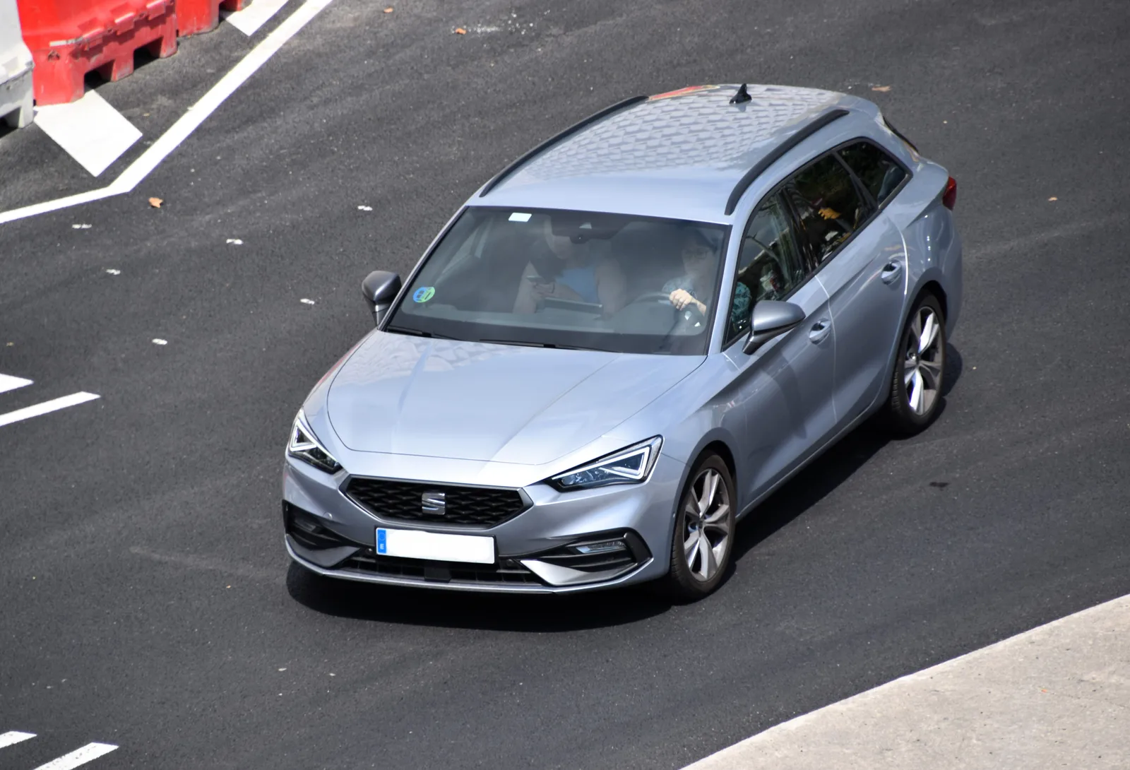 Seat Leon ST Sportstourer 2024 break familial compact vue trois quarts arrière gauche